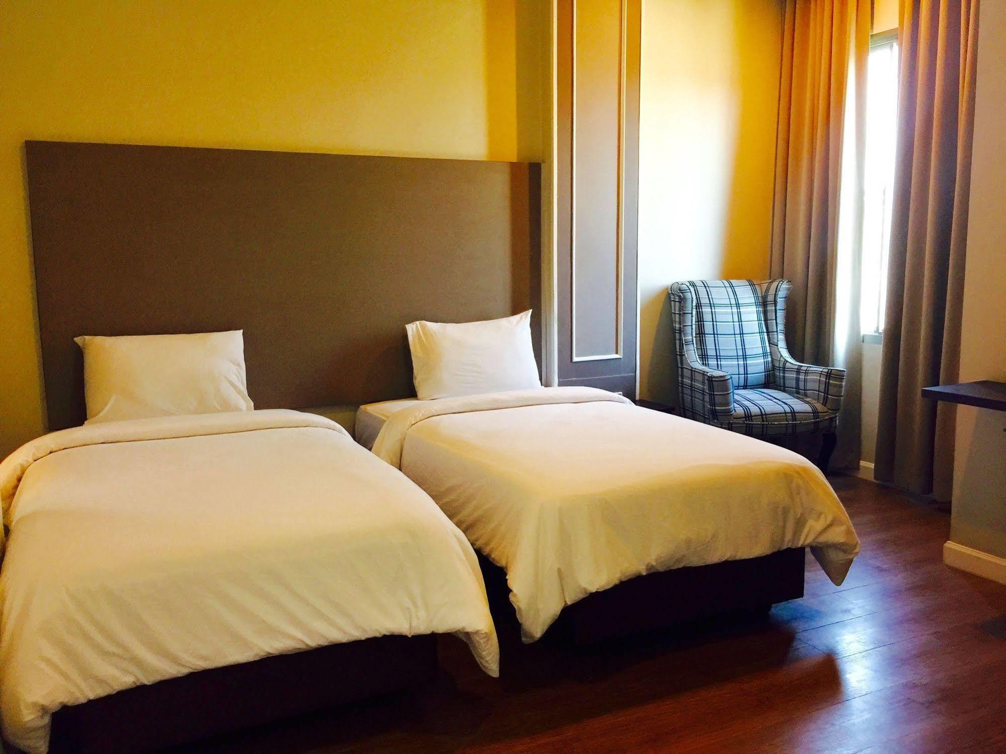 J. Park Hotel Чонбури Екстериор снимка