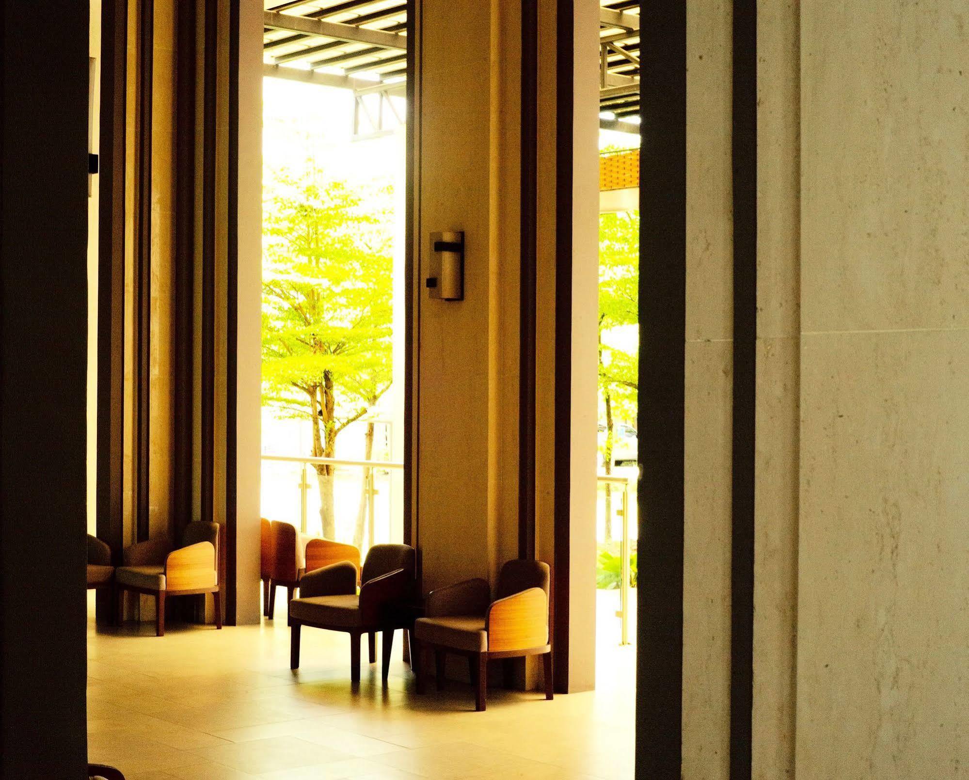 J. Park Hotel Чонбури Екстериор снимка