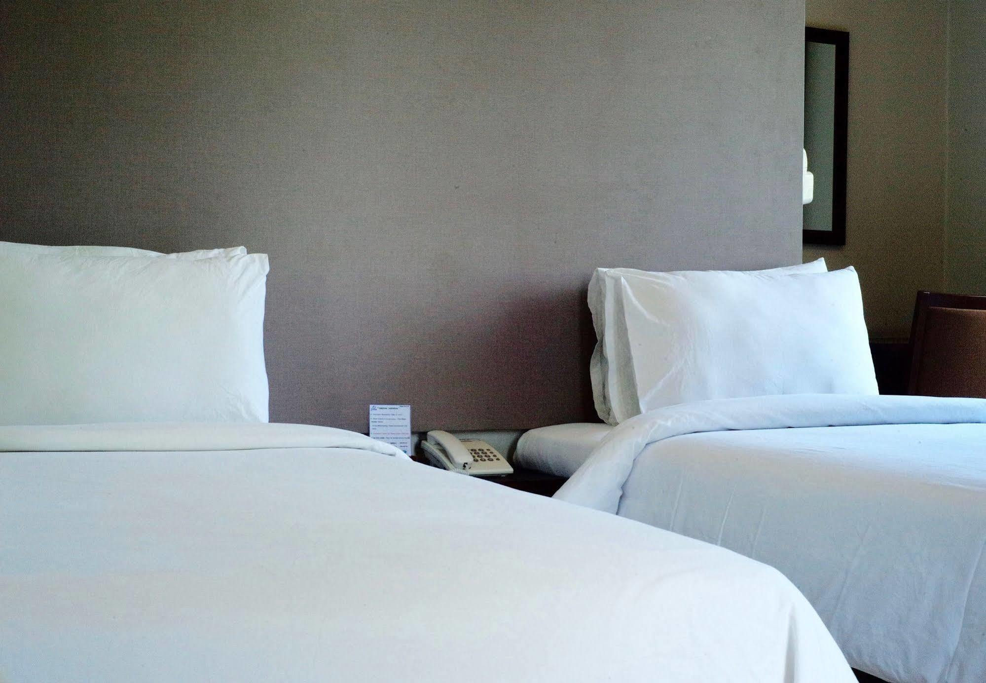 J. Park Hotel Чонбури Екстериор снимка