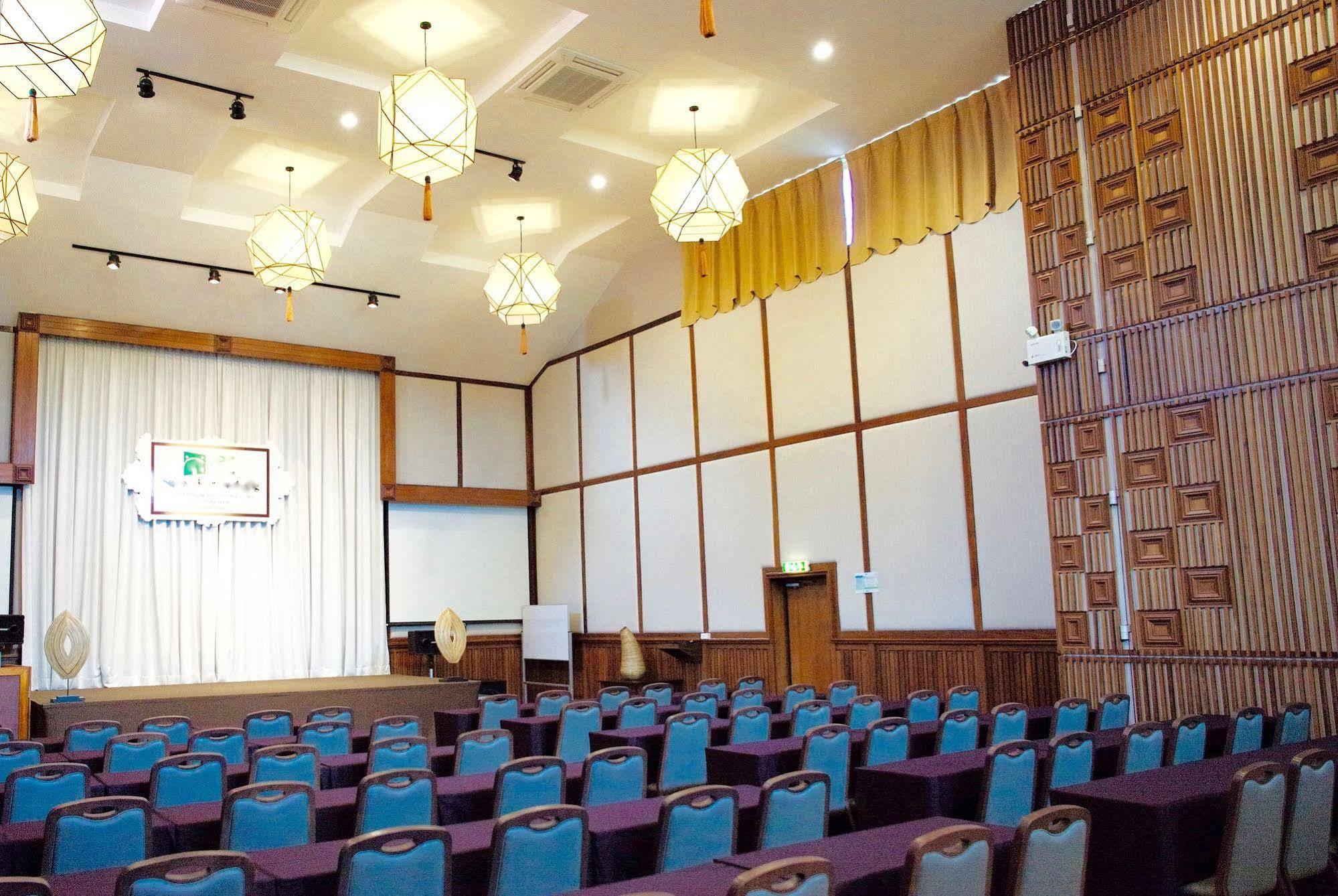 J. Park Hotel Чонбури Екстериор снимка