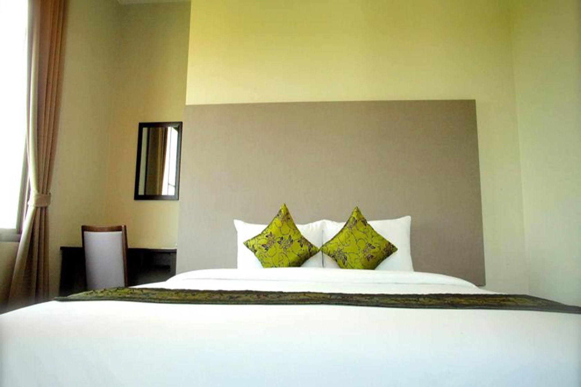 J. Park Hotel Чонбури Екстериор снимка
